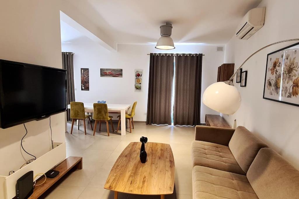 Cozy Inside.City & Beach Outside Διαμέρισμα Σλιέμα Εξωτερικό φωτογραφία