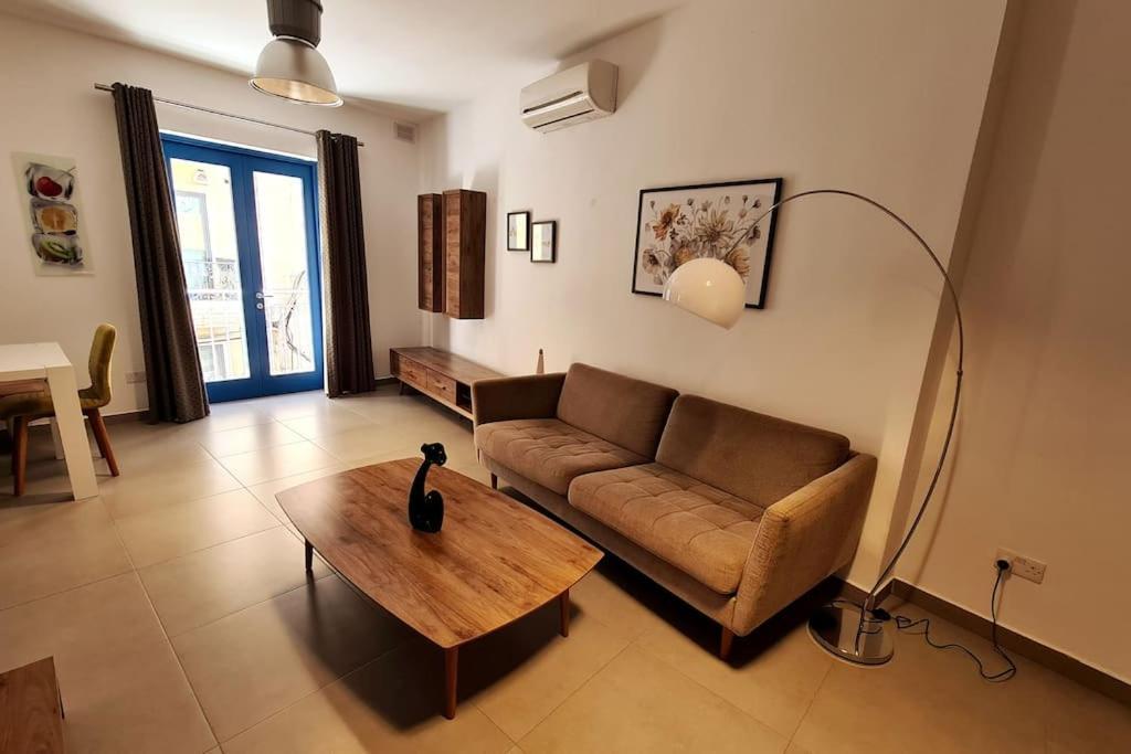 Cozy Inside.City & Beach Outside Διαμέρισμα Σλιέμα Εξωτερικό φωτογραφία