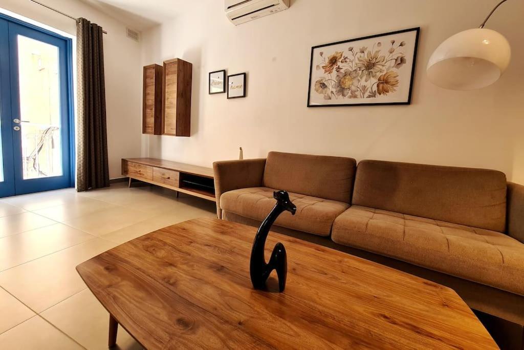 Cozy Inside.City & Beach Outside Διαμέρισμα Σλιέμα Εξωτερικό φωτογραφία