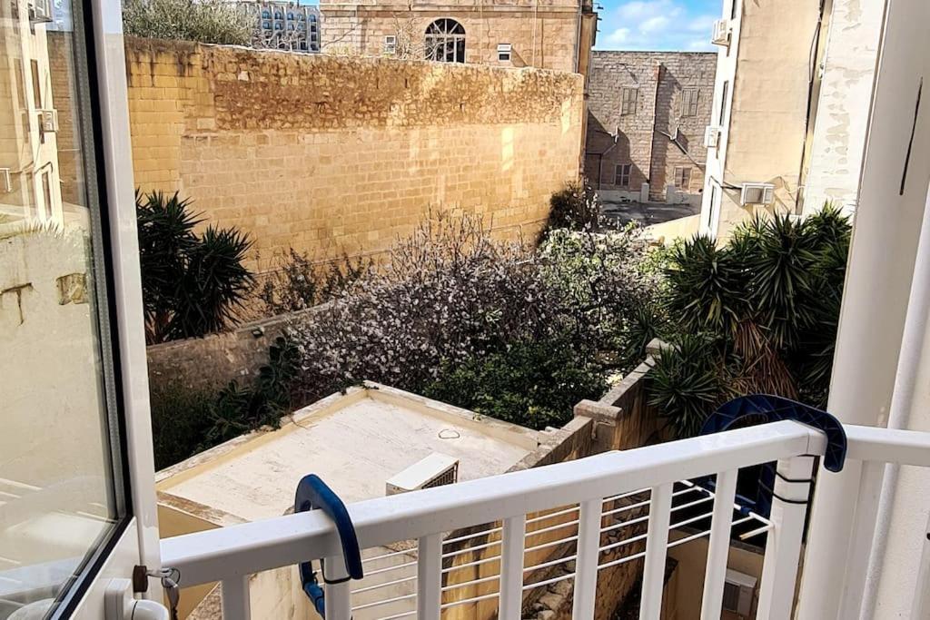 Cozy Inside.City & Beach Outside Διαμέρισμα Σλιέμα Εξωτερικό φωτογραφία